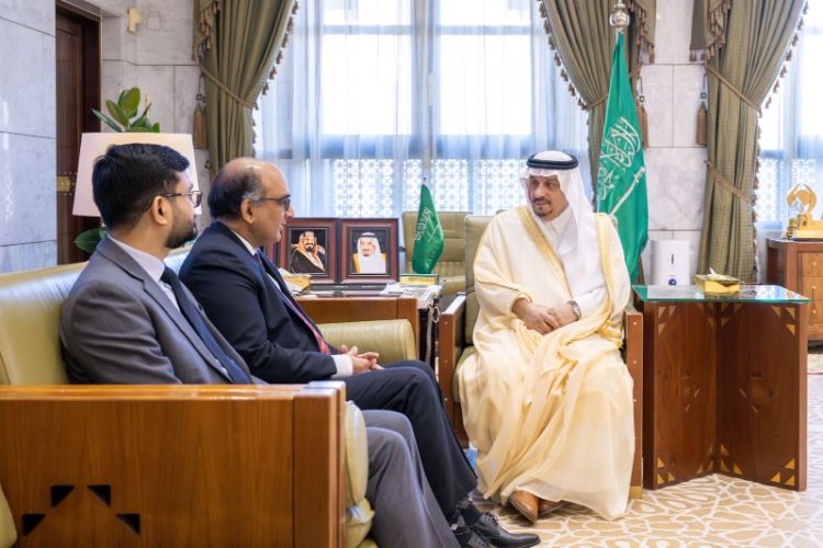 السفير فيبول يلتقي أمير الرياض ويبحث العلاقات الثنائية