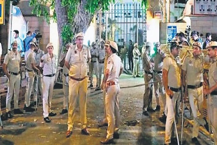 شرطة دلهي تحتجز 191 أجنبيًا في عملية ضد الإقامة غير القانونية وشبكات المخدرات