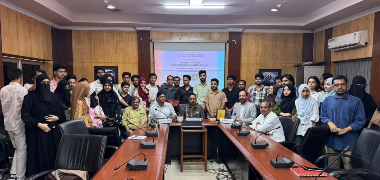 صورة جماعية من المشاركين والمشاركات في المحاضرة