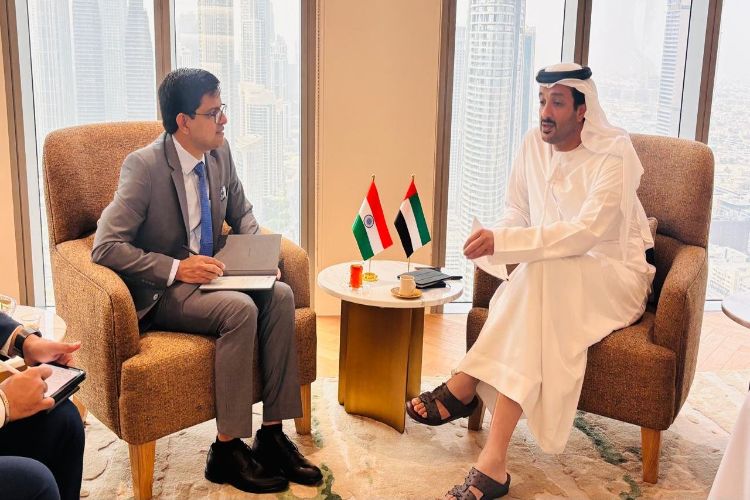 القنصل العام للهند بدبي يلتقي وزير الاقتصاد الإماراتي