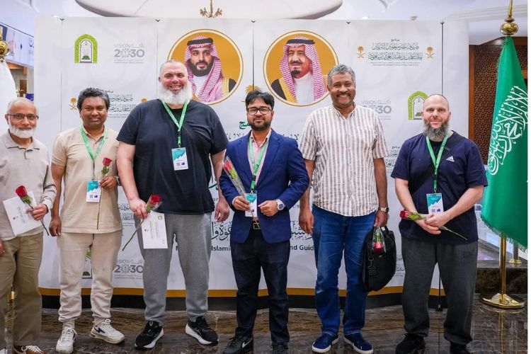 وصول الدفعة الرابعة من برنامج ضيوف خادم الحرمين للعمرة والزيارة إلى المدينة المنورة