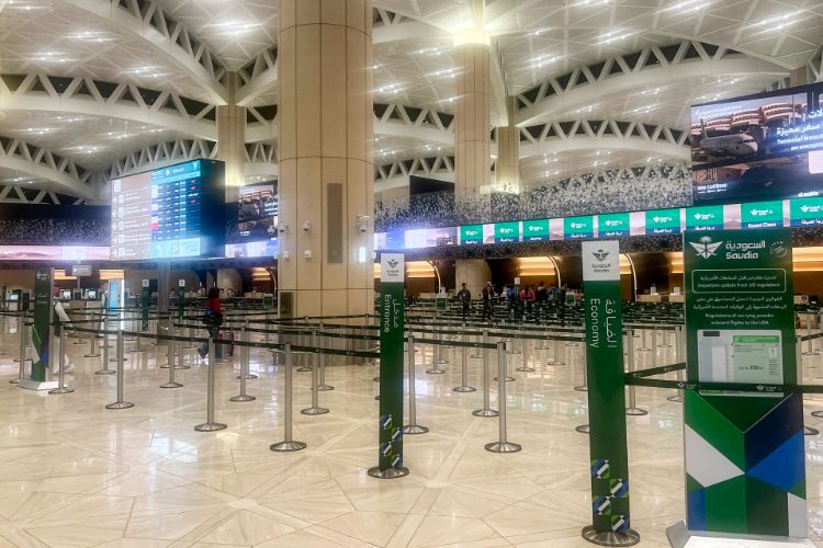 السعودية تعلن مقتل 3 مواطنين في اعتداءات على مطار الملك خالد بالرياض