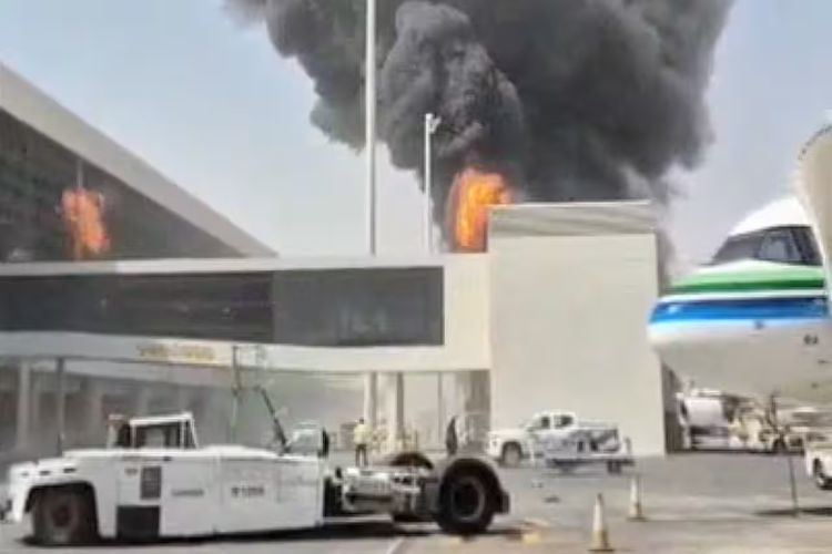 السفارة الهندية بالرياض تدعو مواطنيها إلى البقاء في المنازل أثناء الهجمات الجوية