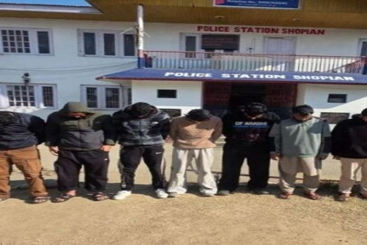 شرطة جامو وكشمير تفكك شبكة لتمويل الإرهاب في شوبيان وتعتقل 10 أشخاص